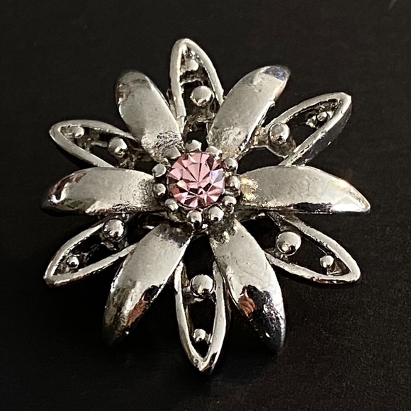 Small Brooch Pin - Picture 2 of 2